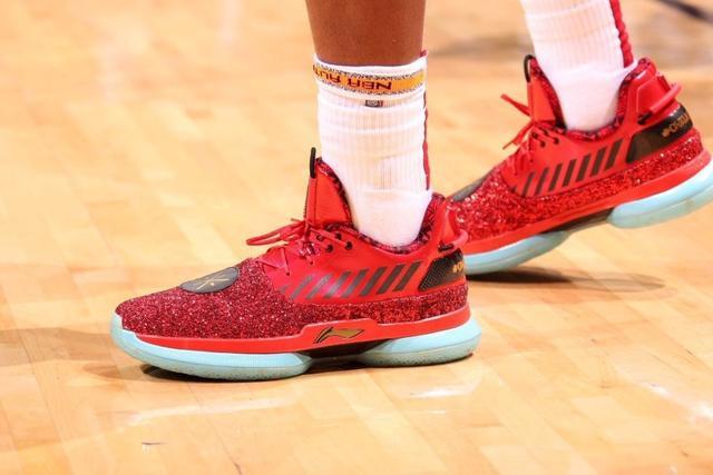 赵继伟胡明轩合计9投0中得2分 7次失误太致命